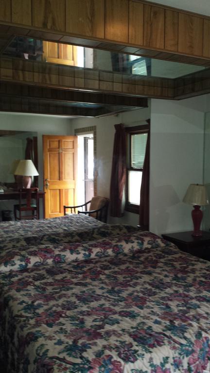 Olde Court Inn Wheeling Pokoj fotografie