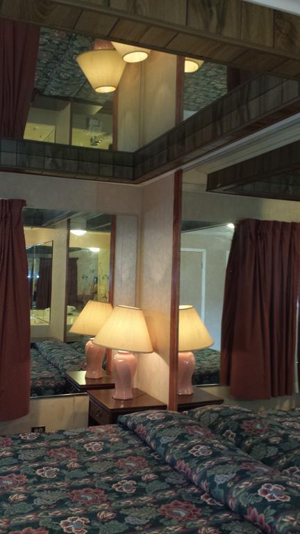 Olde Court Inn Wheeling Exteriér fotografie