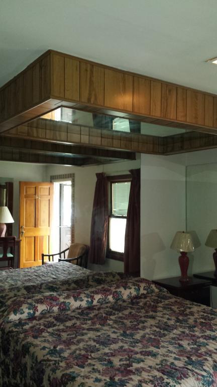 Olde Court Inn Wheeling Exteriér fotografie